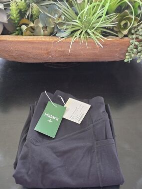 NWT HALARA Black Women's UltraSculpt Leggings - Size M